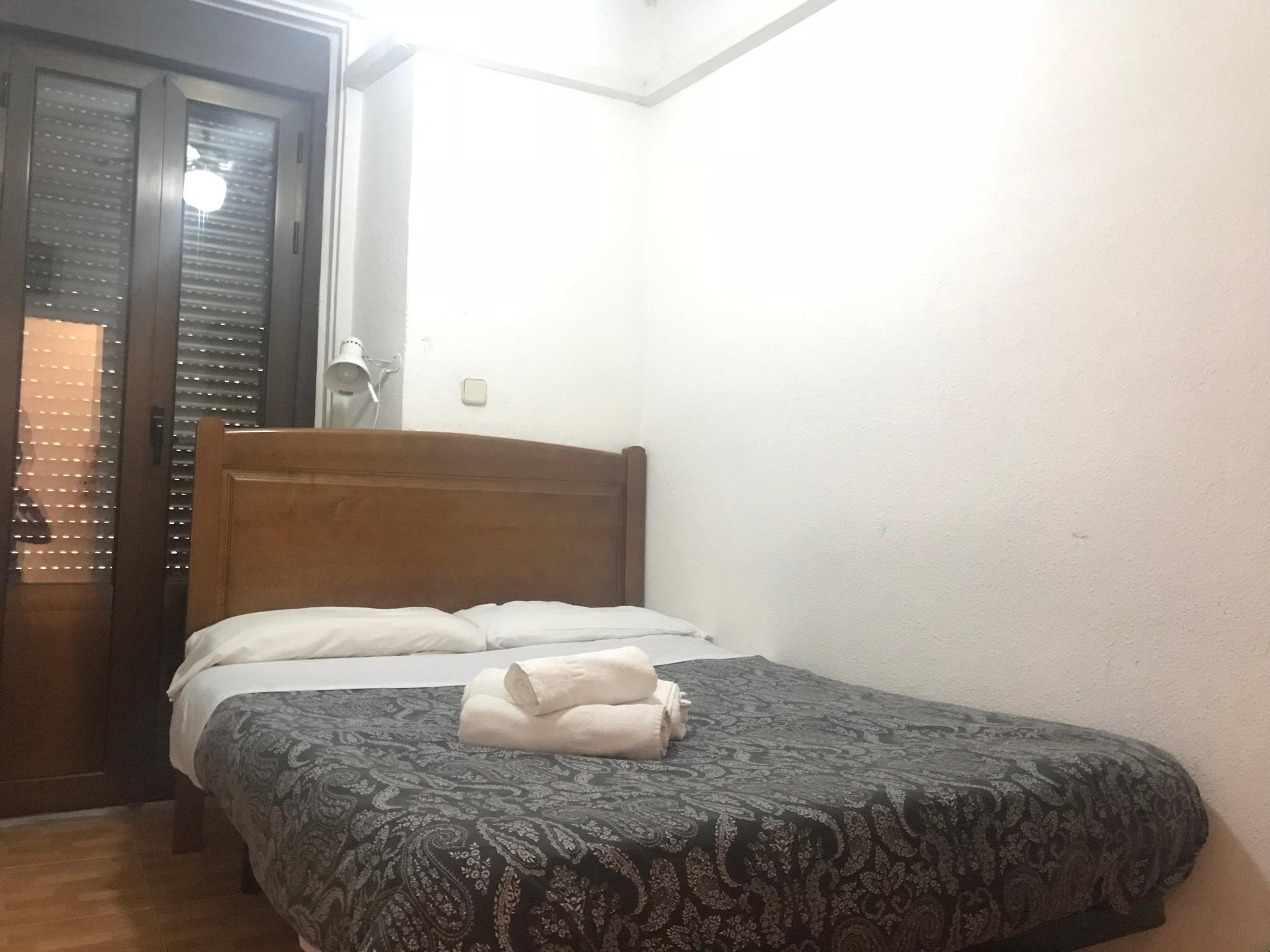 Hostal Los Perales Мадрид Экстерьер фото A room at the hotel