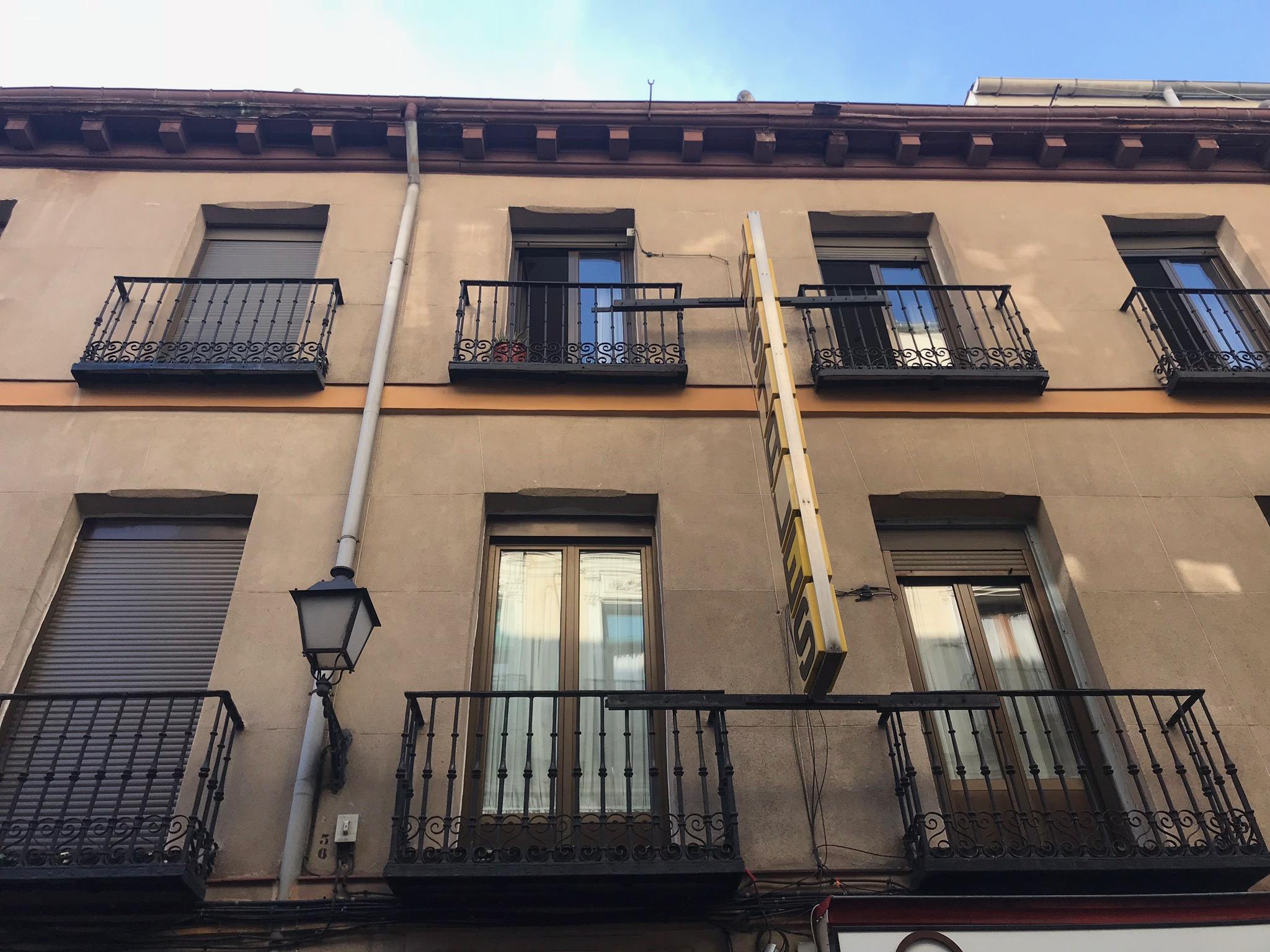 Hostal Los Perales Мадрид Экстерьер фото The house of Francisco de Quevedo in Madrid